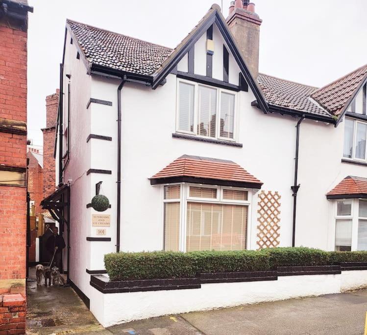 Villa Sunbeams And Ice Creams Scarborough Exterior foto